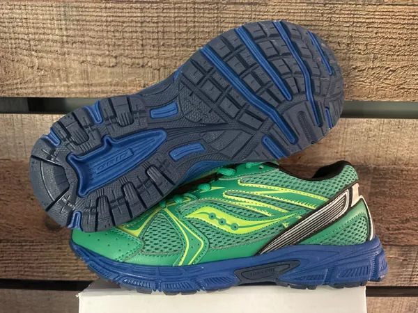 Saucony Running Shoes youth 6.5 - Image 3