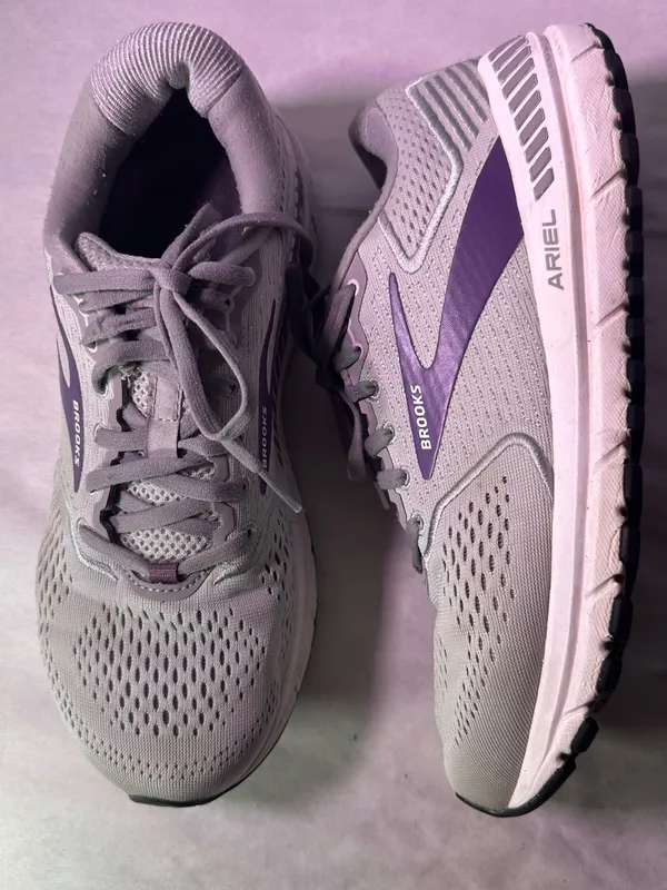 Brooks Ariel Women's Light Gray and Purple Running Shoe - Image 6