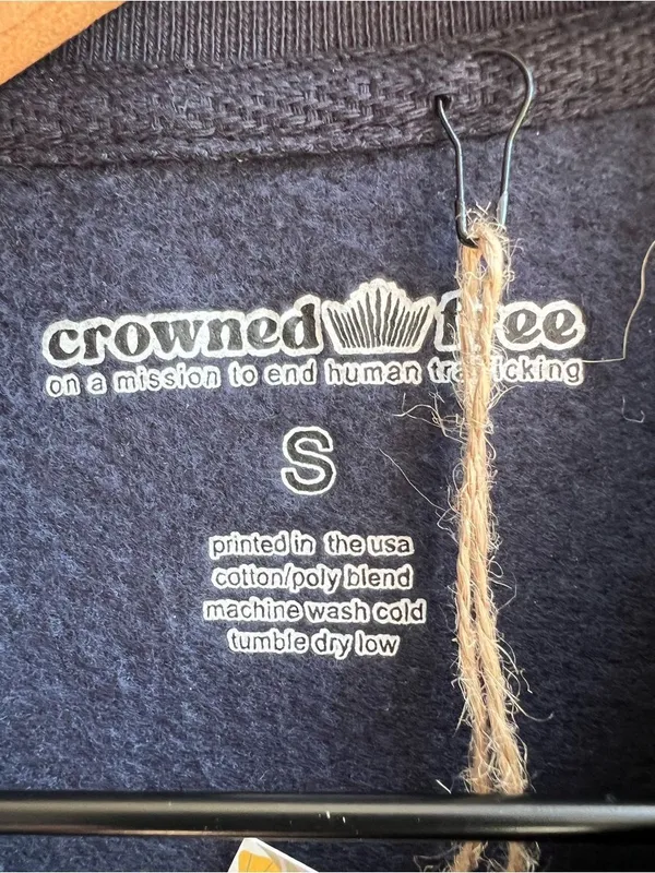 Crowned Free NWT Wildly Loved Navy Crewneck Sweatshirt Pullover - Women’s Small - Image 5