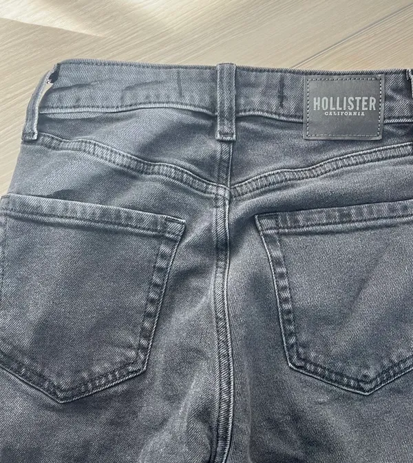 Hollister black straight leg jeans - Image 3