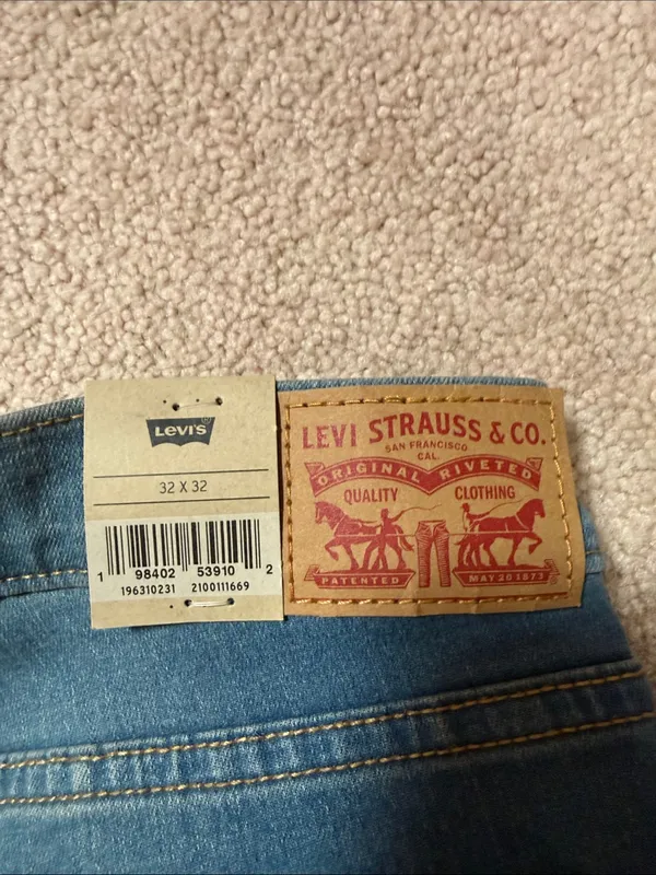 Levi's 314 Shaping Straight Leg Women's Jeans in Medium Blue 32x32 - Image 4