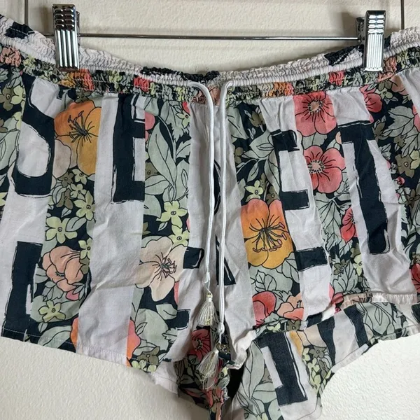 Victoria's Secret Women's Floral Logo Pajama Shorts‎ White Medium - Image 3