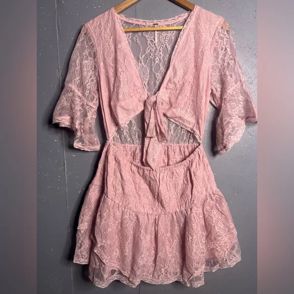 Free People LaLa Lace Mini Dress in Pink. Size Medium - Image 3