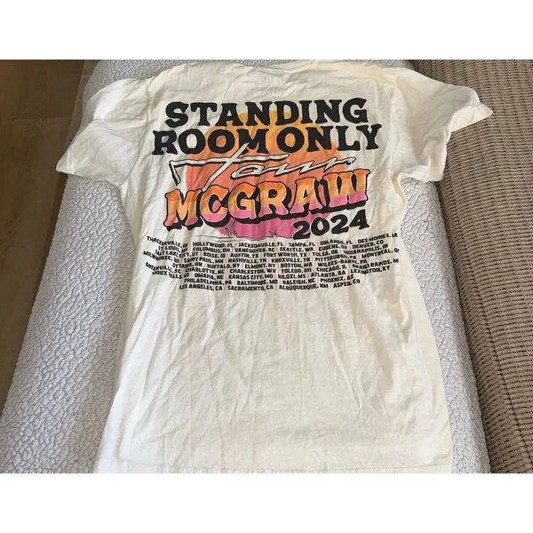 Tim McGraw standing room only tour shirt Size L - Image 3