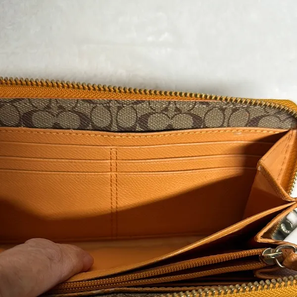 Coach Tan/ orangish Leather Wallet - Image 13