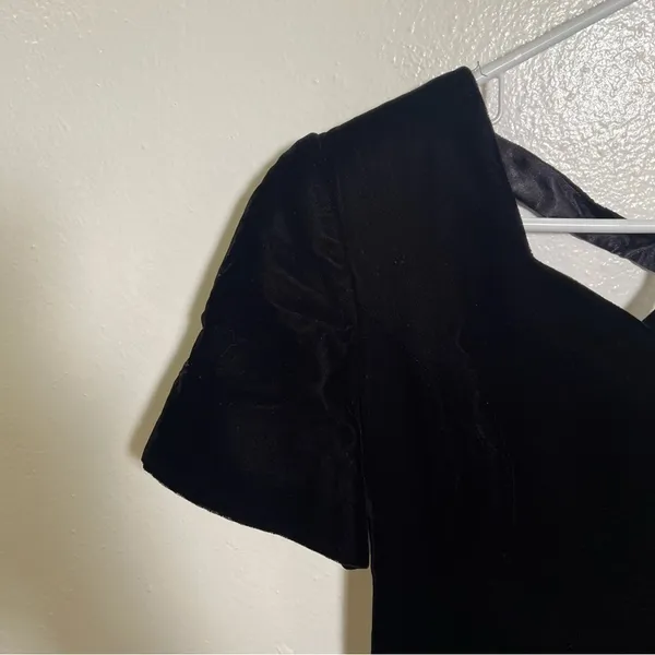 Vintage Maggy London Women's Size 8 Velvet Midi Dress Black Short Sleeve Slit - Image 5