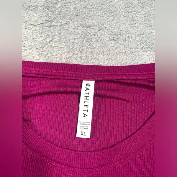Athleta cloud light rob stratus tee fuchsia shirt XL - Image 2