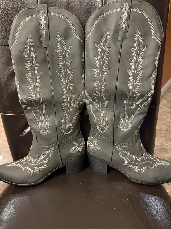 Boots Gray Size 8 - Image 3