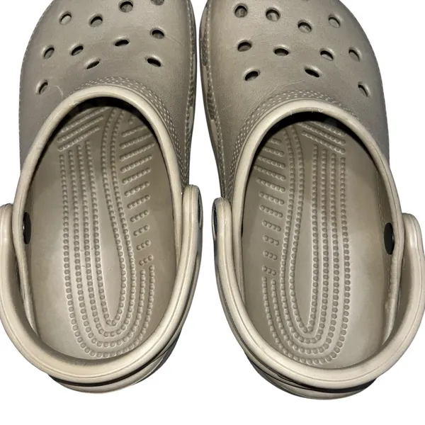 Crocs Tan Unisex Classic Clogs Shoes size 6 - Image 7