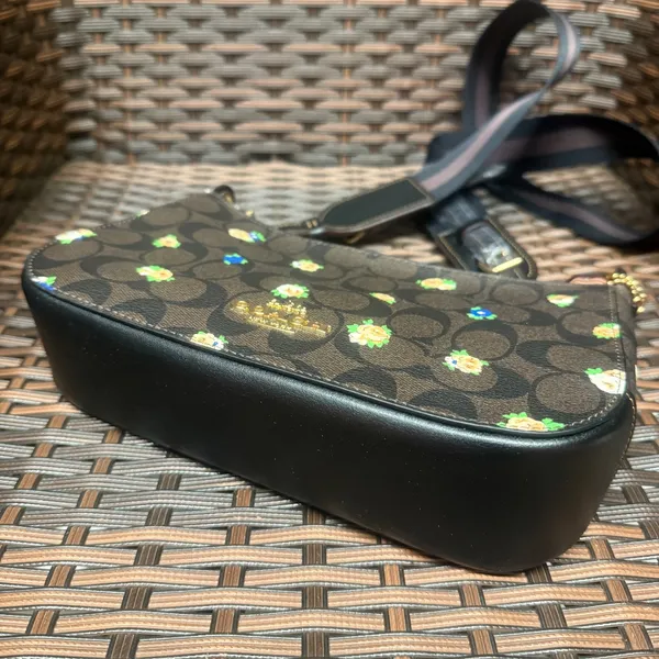 Coach Jes Baguette In Signature Canvas With Vintage Mini Rose Print C6823 - Image 4