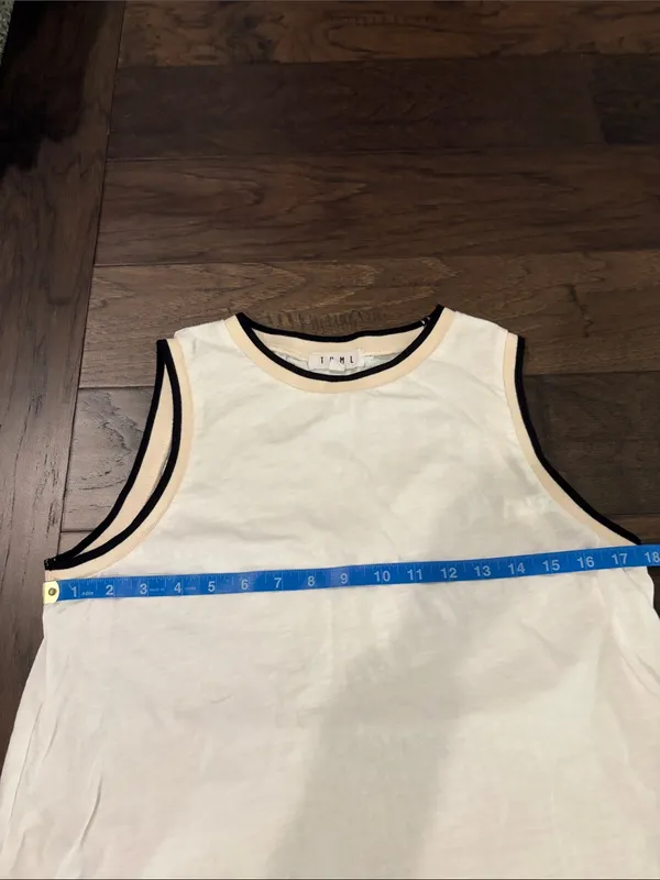 THML White Sleeveless Knit Top Sz M - Image 4