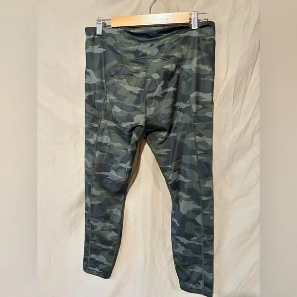 Athleta ultimate camo leggings - Image 3