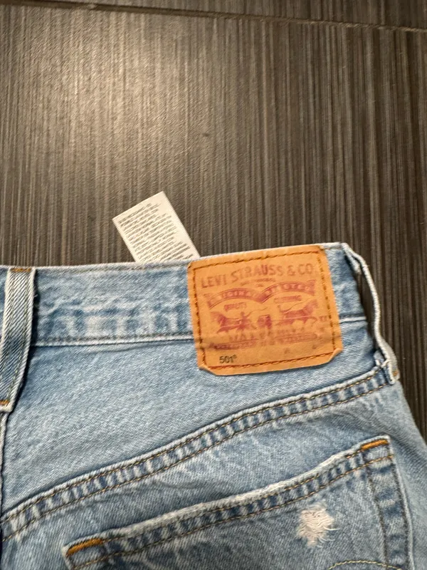 levi’s 501 shorts ripped cut-off size 25 - Image 3