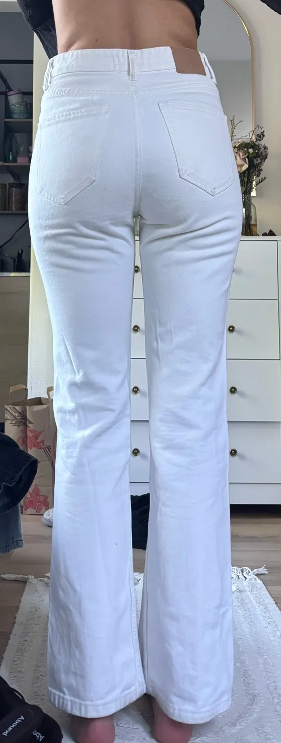Stradivarius White Jeans Flare - Image 4