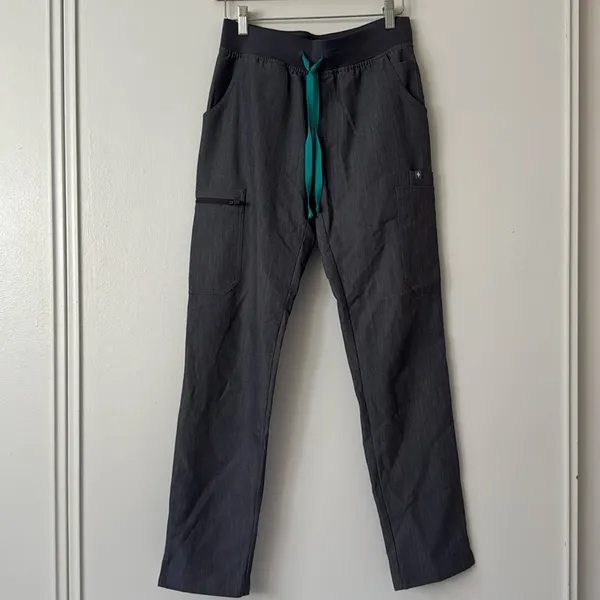 Figs XS Livingston Basic Scrub Pants in Graphite Gray - Image 4