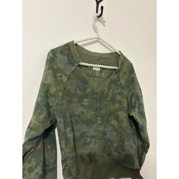 Anthropologie Pilcro Reworked Camo Sweatshirt Popover V-Neck Cropped Oversized - Image 4