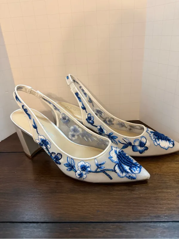 Betsey Johnson White Slingback Block Heels with Blue Floral Embroidery - Image 3