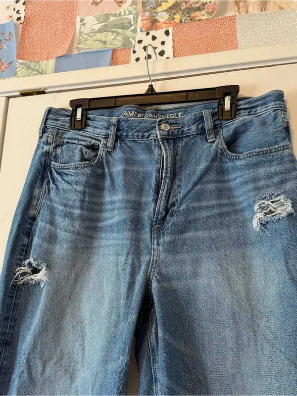 American Eagle Outfitters Medium Wash Distressed High Rise Mom Jeans Size 14 - Image 4