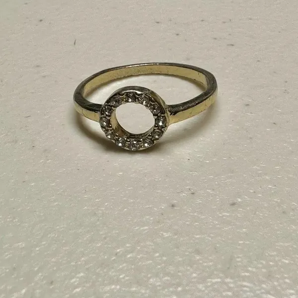 Gold tone circle rhinestone ring - Image 2
