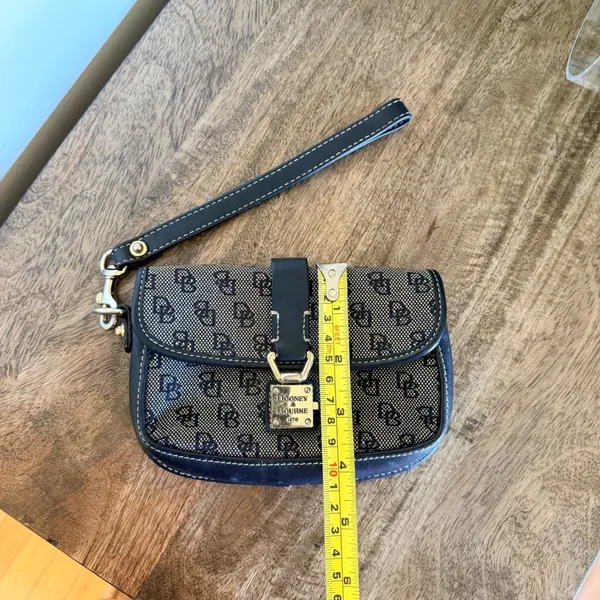 Dooney & Bourke Signature DB Wristlet Black Jacquard Y2K Logo Lock Clutch Preppy - Image 3