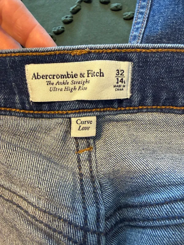 Abercrombie Jeans - Image 3
