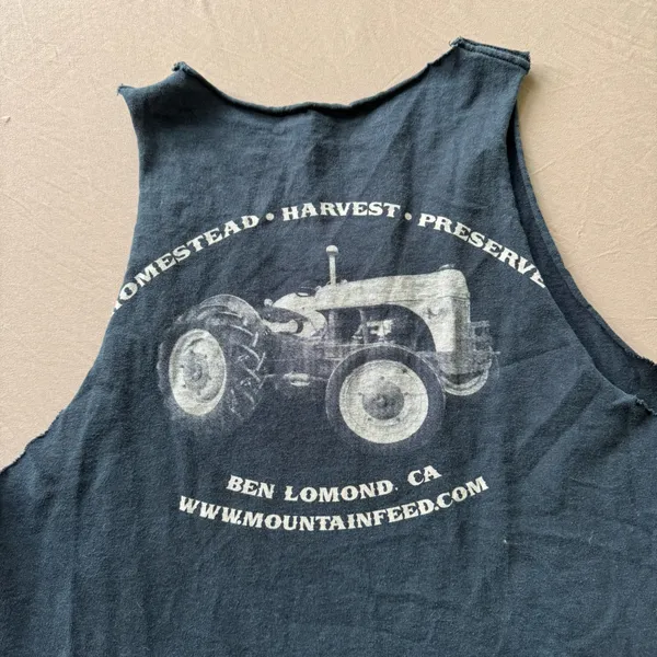 Vintage Grunge Mountain Feed & Farm Supply Cutoff Tank - Image 4