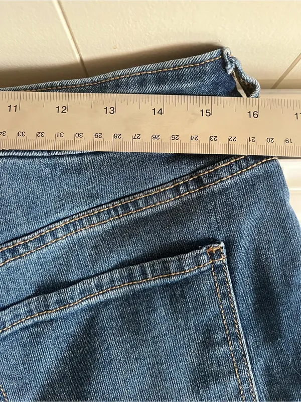 Old Navy Blue Denim Cuffed Jean Women’s Shorts - Image 6