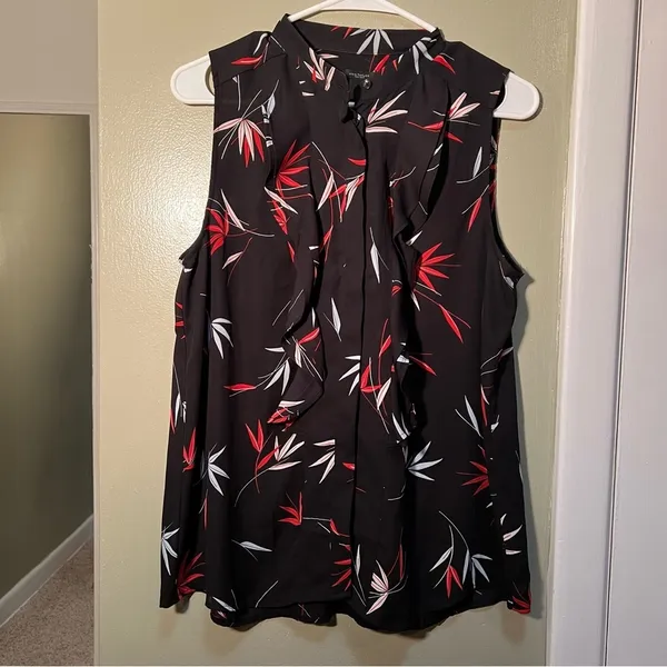 Ann Taylor Women's Size Medium Sleeveless Button Down Blouse Black Red Floral - Image 2