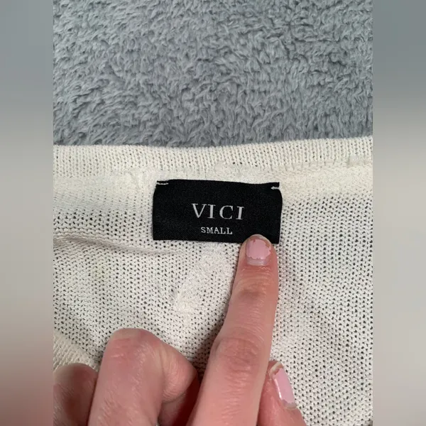 Vici White V-Neck Long puff Sleeve sweater top small - Image 5