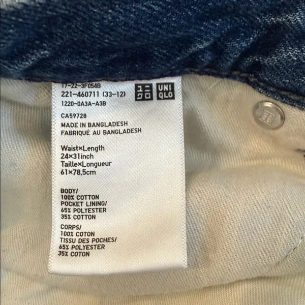 UNIQLO 90s Style Cut Offs 3/4 Denim Shorts - Image 8