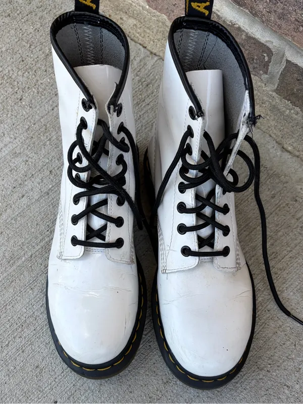 Dr. Martens white boots Size M6/ W8 White Original Leather Combat Boots Womens - Image 3