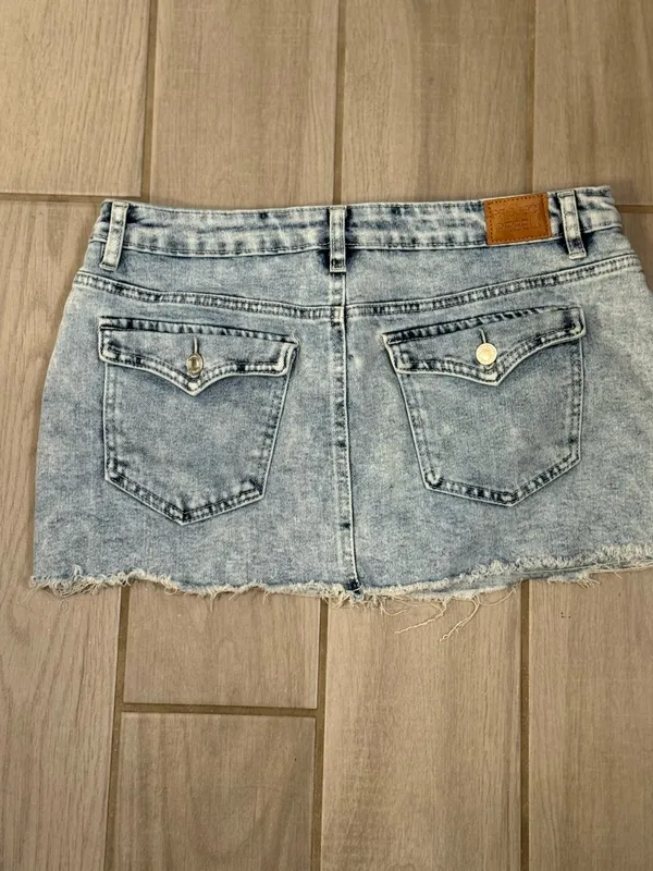 High-Rise Light Acid-Wash Denim Mini Shorts - Image 5