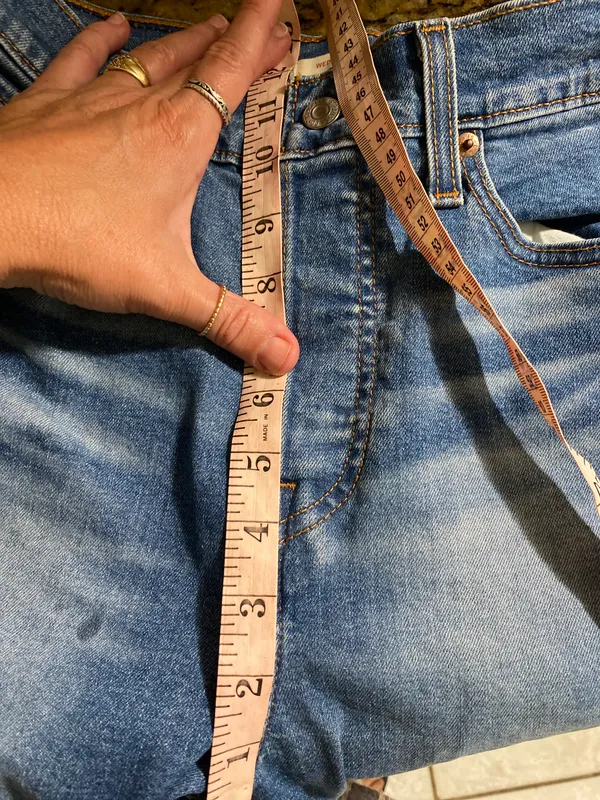 Levi's Size 28 - Image 5