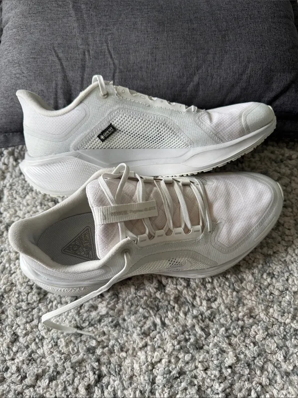 Nike Women’s White Lightweight Mesh Training Sneakers - Image 2