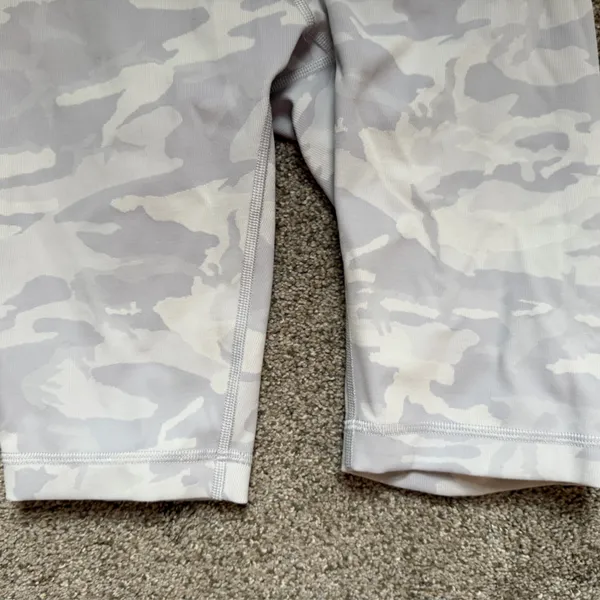 Lululemon Wunder Under Short 10" *Ribbed in Incognito Camo Jacquard White Size 4 - Image 5