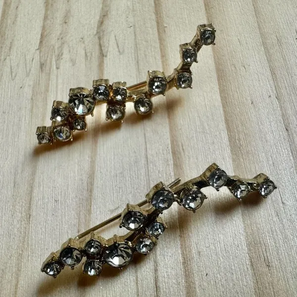 ✨ BaubleBar “Farah” Crystal Ear Crawler Earrings - Image 3