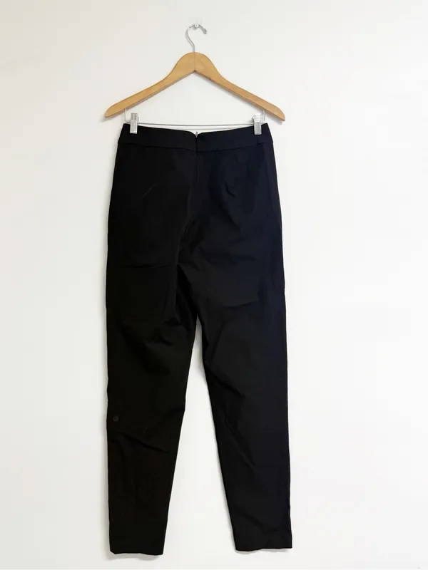 Lululemon Black Tapered Trouser Pants Back Zip Pockets Approx Size 6 - Image 4