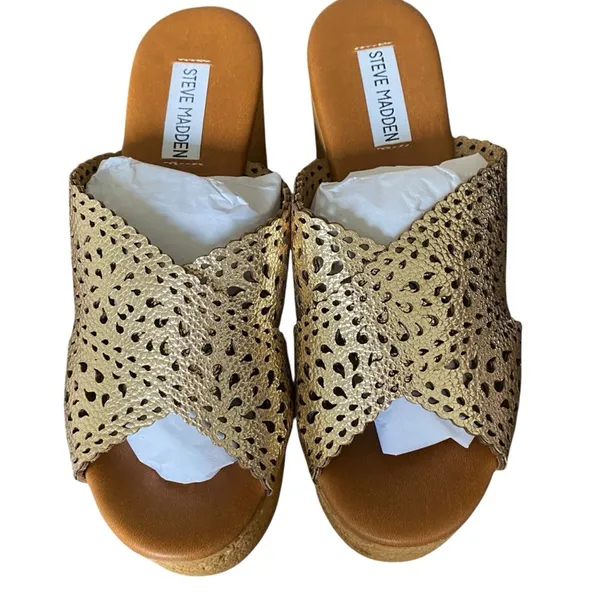 Steve Madden NWTs NIB Saffron Leather Lining Wedge Gold Platform Sandals size 9 - Image 3