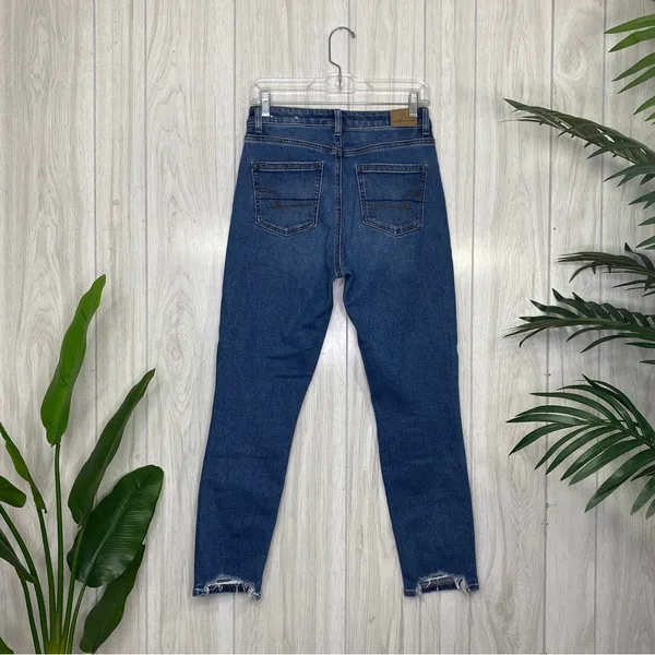 American Eagle Distressed Ripped Knee Mom Jeans size 4 - Image 2
