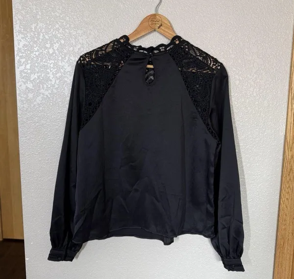 Miss Me Women’s Victorian Lace Black Satin Blouse Size Small - Image 6