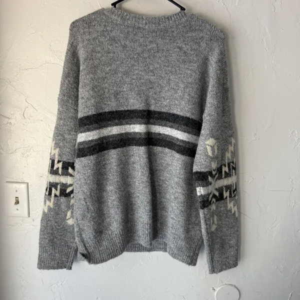 New In Sweater Womens Small Gray Aztec‎ Geometric Pullover Crewneck Soft Knit - Image 8