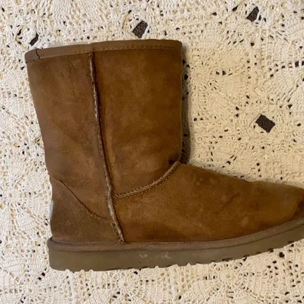Women’s UGG short classic boots size 6 chestnut tan light brown Good condition - Image 5