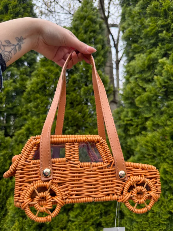 Tommy Bahama Woven Jeep Purse - Image 3