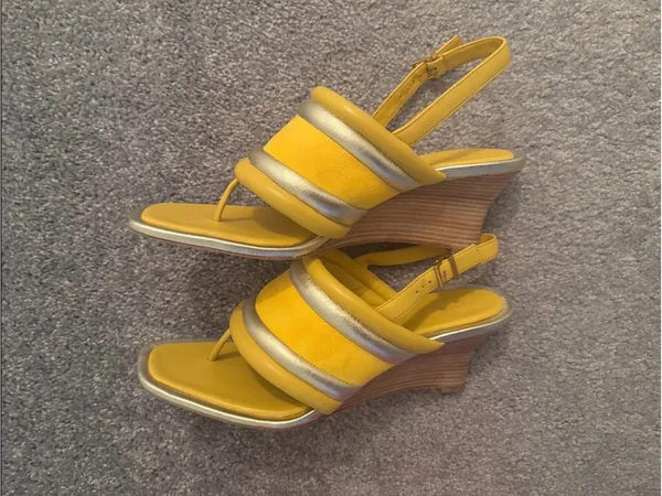 Authentic Tory Burch Yellow Leather Slingback Mules with Metallic Trim Size 10M - Image 3