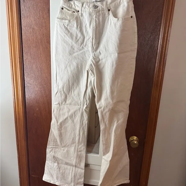 Abercrombie & Fitch Off-White Flare Jeans - Image 2