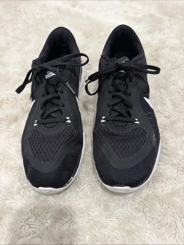 Nike Flex Trainer 6 athletic shoes in Black and White Woman’s Size 9.5 - Image 2