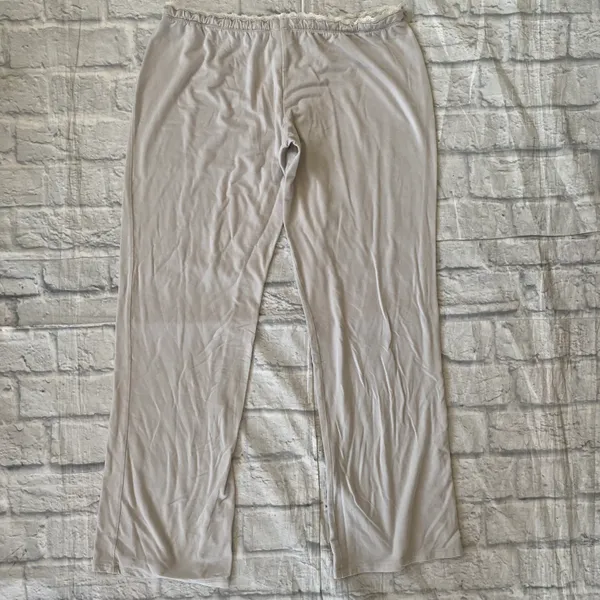 Victoria’s Secret women M soft and smoothe pajama pants w/lace trim waist grey - Image 8