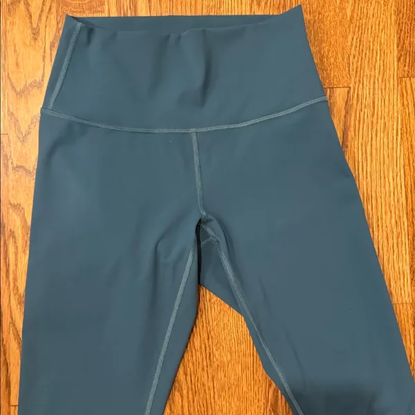 Lululemon wonder under 28 inch leggings - Image 2