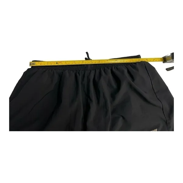 SAUCONY Women’s black running shorts. Size M - Image 9