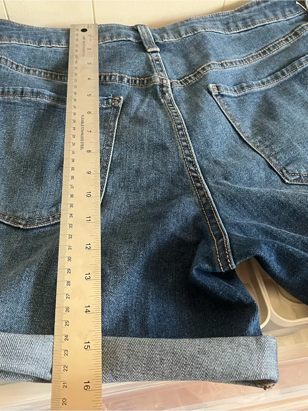 Old Navy Blue Denim Cuffed Jean Women’s Shorts - Image 7